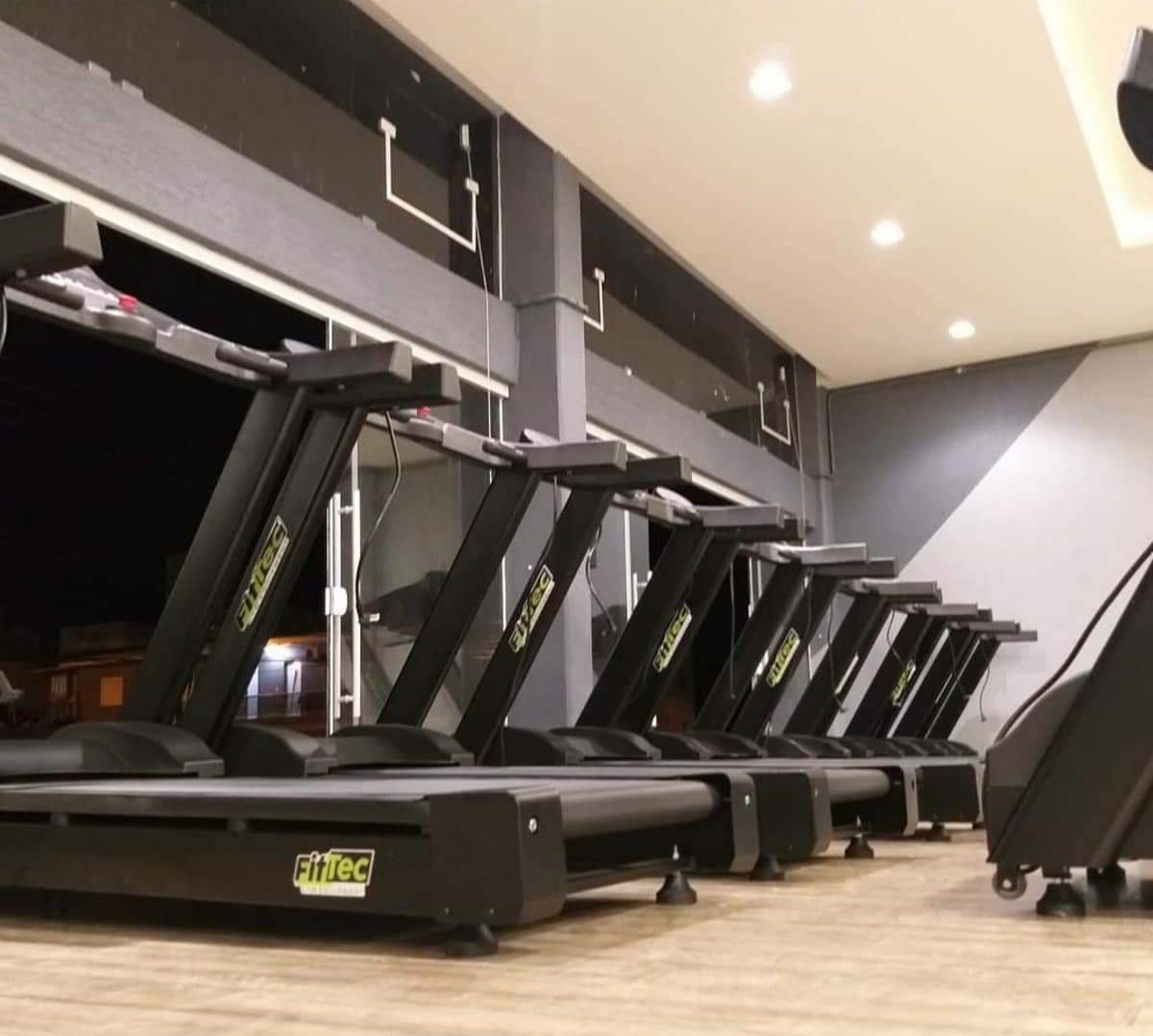Sala de musculação equipada pela FitTec Gym