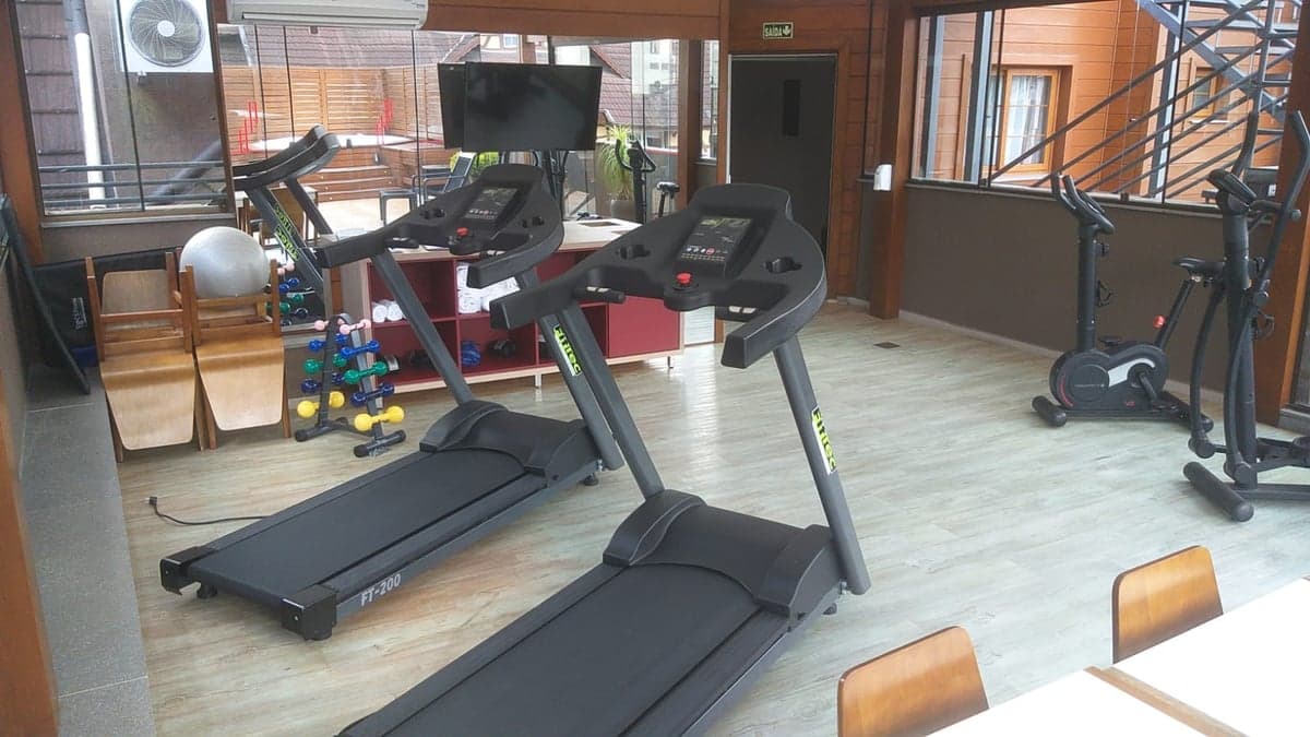 Área de cárdio e equipamentos profissionais montados pela FitTec Gym